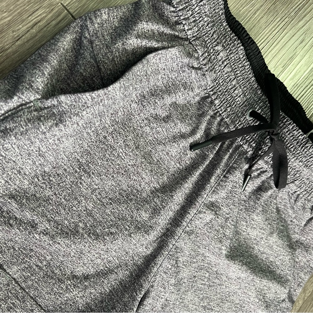 Lululemon Spring Break Away Short - Picture 3 of 4